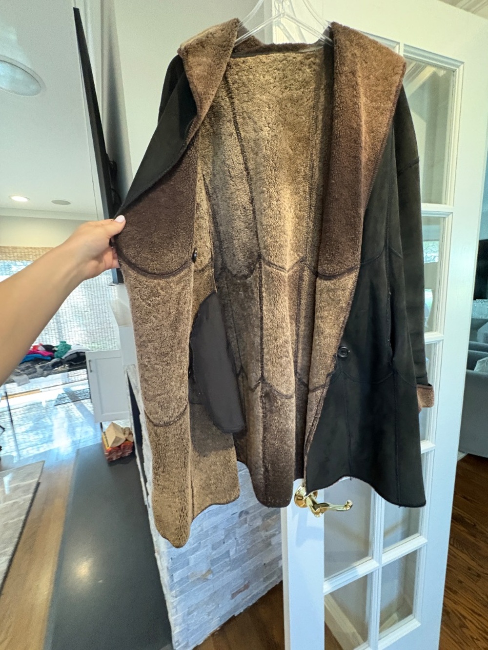 Vintage Shearling Sheepskin Coat – Black and Brown | Cozy Luxe - Picture 2 of 3